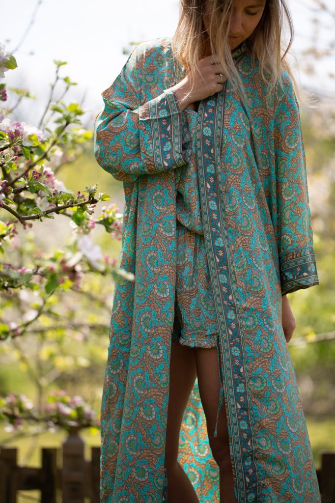 Long kimono turquoise thistle