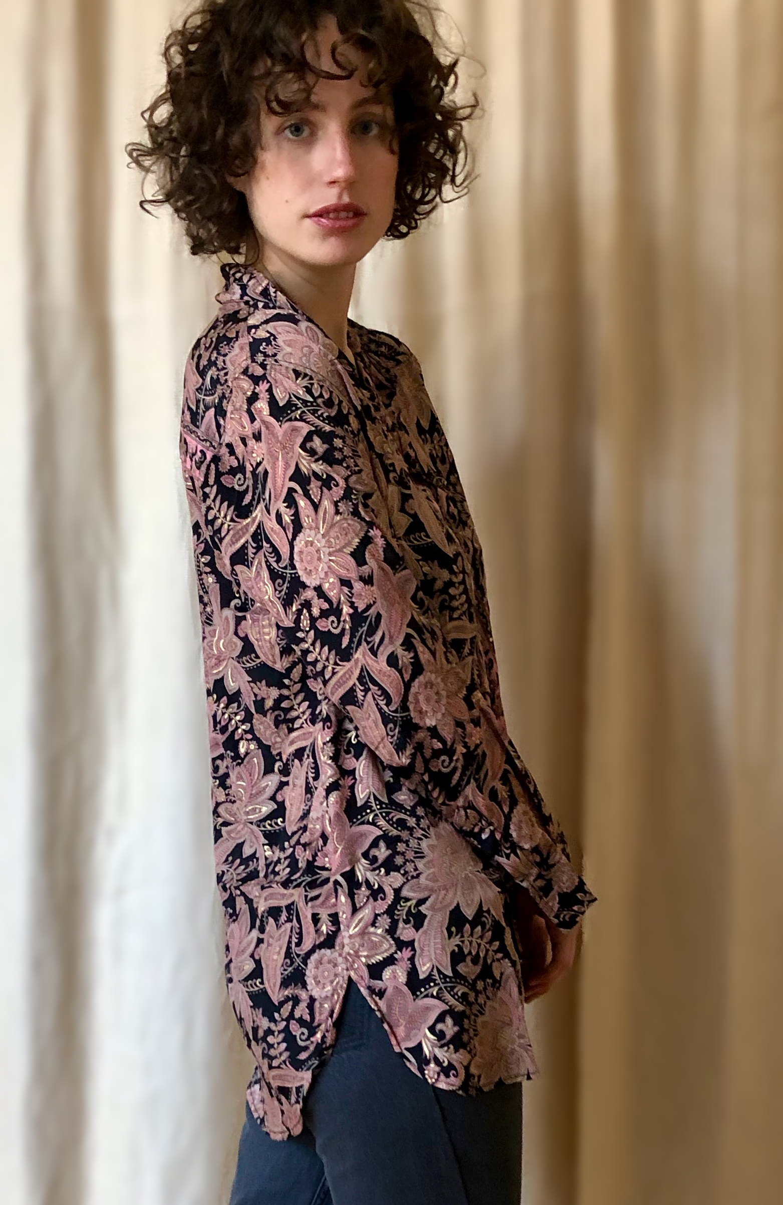Loose button shirt Black Lily side