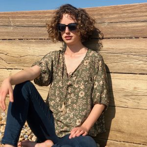 Loose tassel top in antique flower