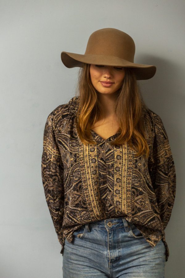 Romantic blouse in black swirl with gold