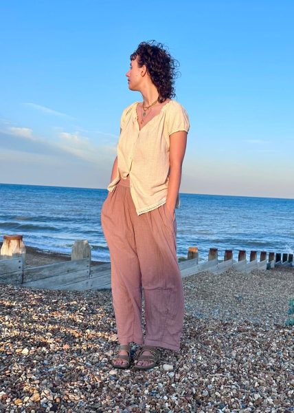 Barrel trousers cotton linen in clay with cream Nancy blouse 3